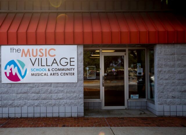 O exterior da nova localização do The Music Village em 333 S. Michigan St., no centro de South Bend.