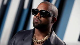 O pedido de desculpas de Kanye West aos judeus ‘parece’ gerado por IA – TMZ