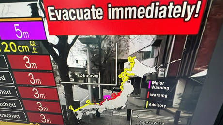 Alerta de tsunami emitido após poderoso terremoto atingir o Japão (VÍDEOS)