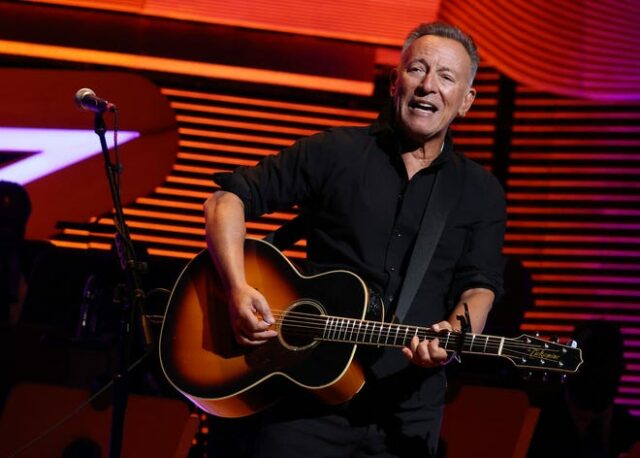 Bruce Springsteen, um dos muitos músicos renomados que virão a Columbus este ano, se apresentará na Nationwide Arena com a E Street Band no dia 21 de abril.