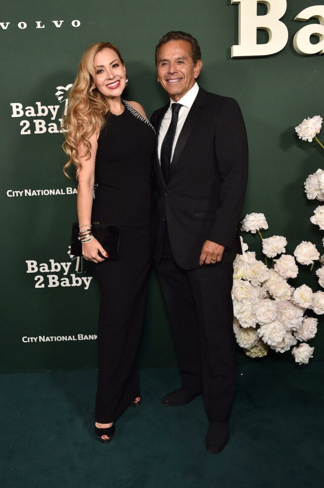 O ex-prefeito de LA Antonio Villaraigosa e Patricia Govea na Baby2Baby Gala de 2023