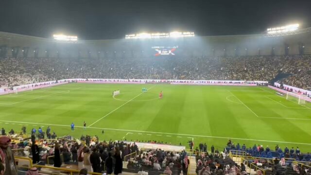 ASSISTIR: Multidão boo minuto de silêncio para Franz Beckenbauer antes do confronto Real Madrid-Atlético de Madrid na Supercopa