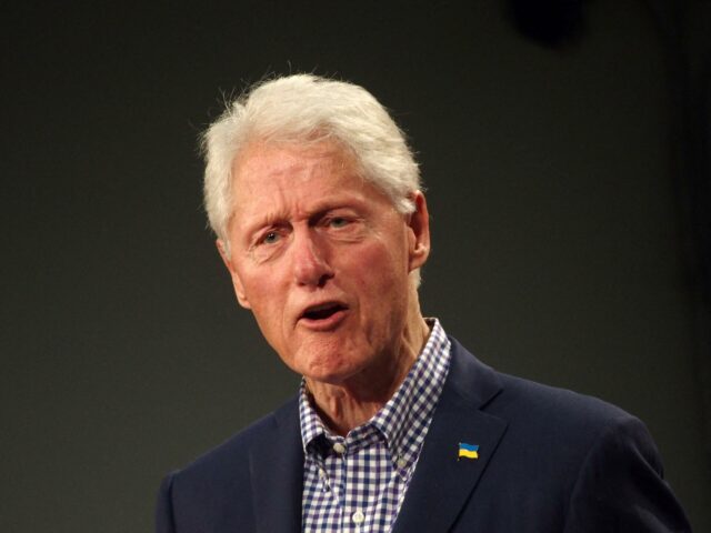 Bill Clinton abordando a conexão com Jeffrey Epstein ressurge