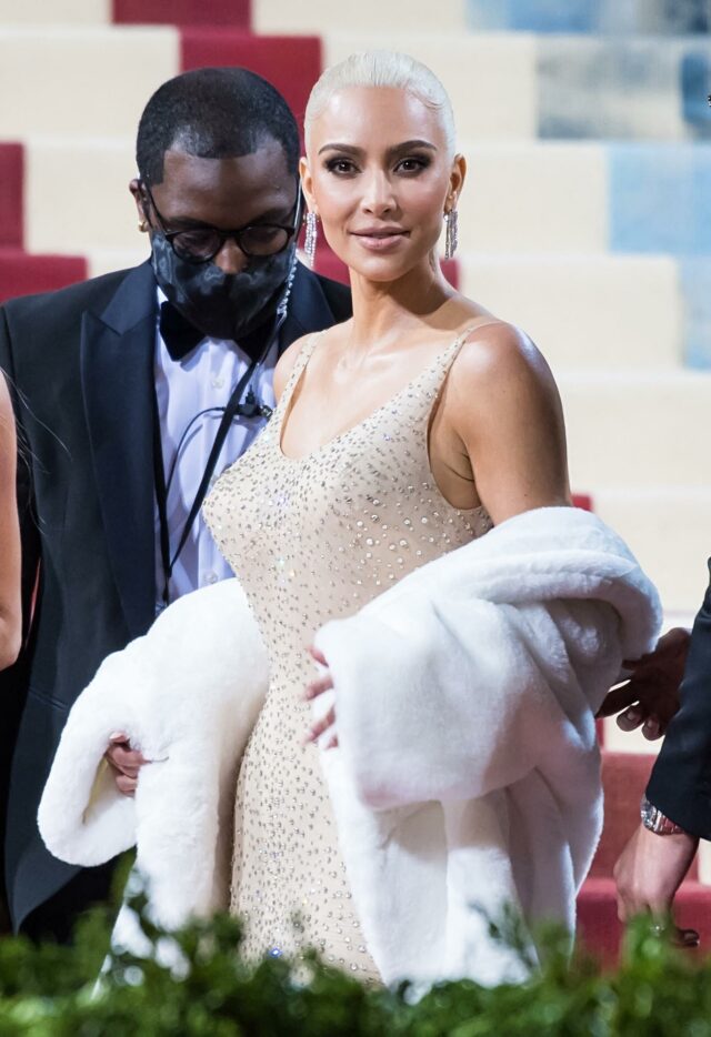 Kim Kardashian e Pete Davidson chegam à comemoração do Met Gala de 2022 