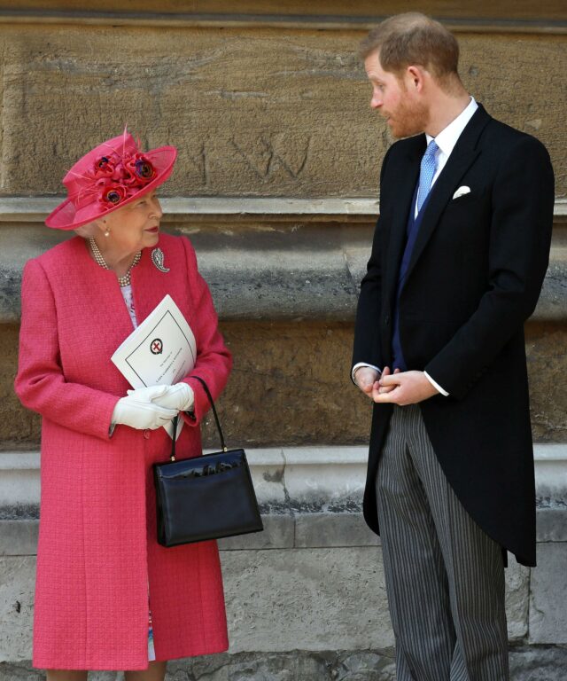 Rainha Elizabeth e Príncipe Harry, Duque de Sussex, comparecem ao casamento de Lady Gabriella Windsor e Sr. Thomas Kingston