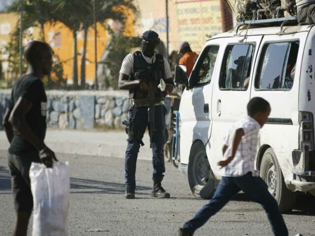 Haitianos estão desesperados depois que tribunal queniano bloqueia o envio de força policial - NPR