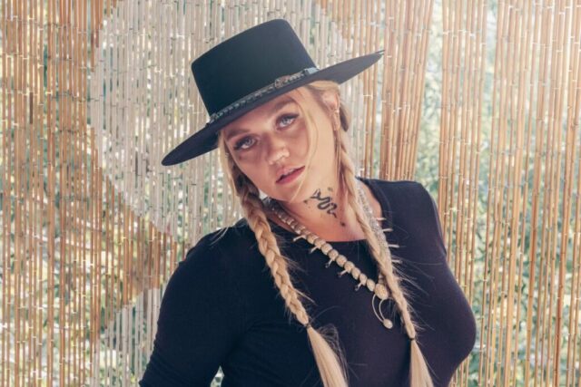 Não há “padrão duplo” nas críticas de Elle King - - Salvando a música country
