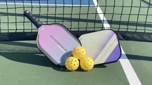 Pickleball não é apenas um esporte para idosos.  As escolas secundárias de Maryland começaram a introduzir o pickleball competitivo na temporada de esportes de inverno.