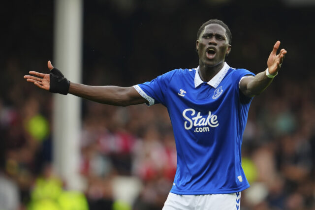 Amadou Onana, jogador do Everton.