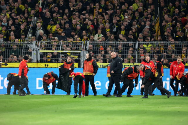 Partida interrompida no Signal Iduna Park devido ao lançamento de moedas de chocolate