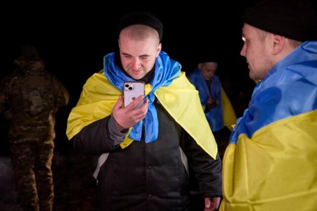 Um prisioneiro de guerra ucraniano 