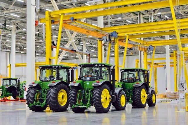 Empresa americana John Deere estabelecerá fábrica de montagem de tratores na Nigéria