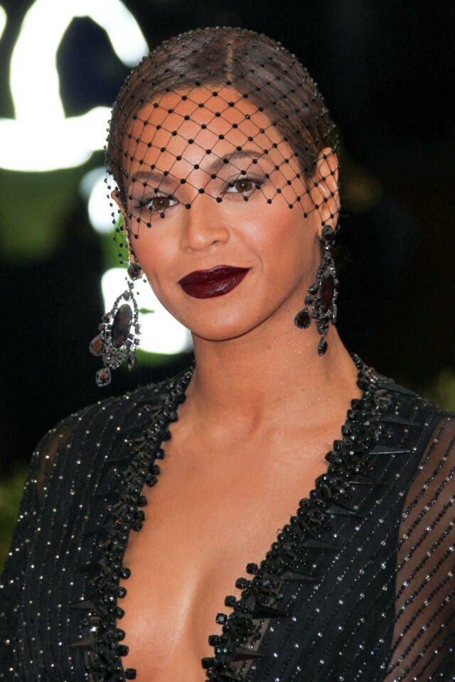 Beyoncé na gala do Costume Institute 'Charles James: Beyond Fashion', realizada no Metropolitan Museum of Art em 5 de maio de 2014 em Manhattan, Nova York