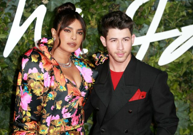 Priyank Chopra e Nick Jonas no Fashion Awards 2021.