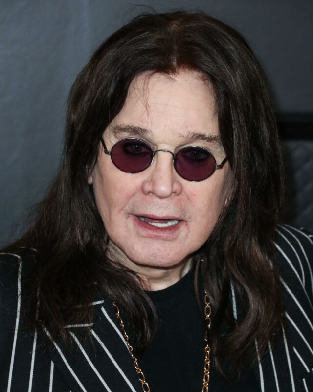 Confissão 'Wet' de Ozzy Osbourne, 'Used To Pee' no palco
