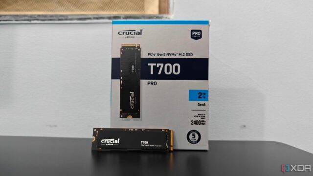 SSD Crucial T700 e caixa