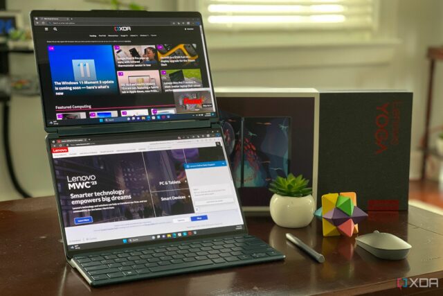 Lenovo Yoga Book 9i com tela em modo vertical