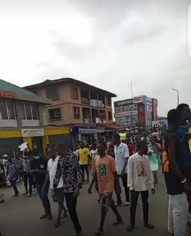 protesto Ibadan.jpeg65d33bd0cb968