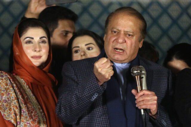 Maryam Nawaz é vista como a herdeira política de seu pai, o três vezes primeiro-ministro Nawaz Sharif.  (Rahat Dar/EPA)