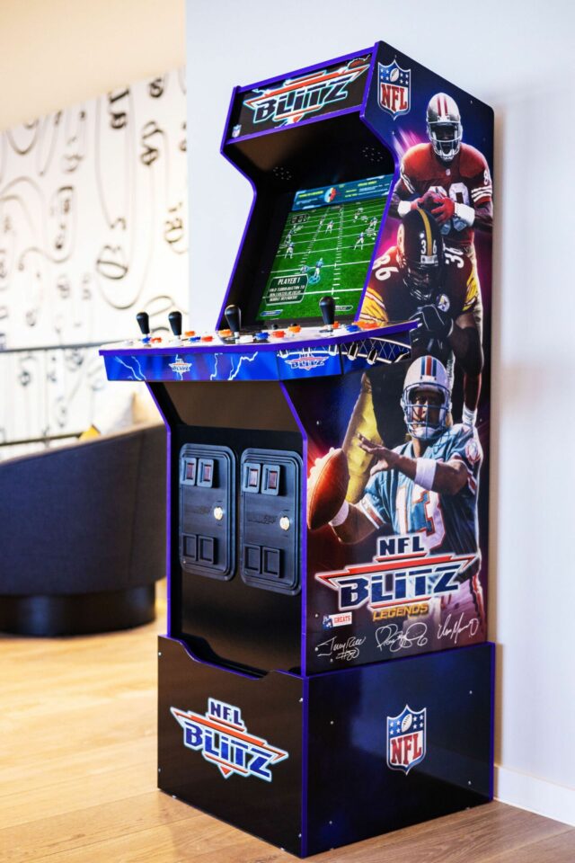 Produto ainda para o Arcade1Up NFL Blitz Arcade With Riser & Lit Marquee