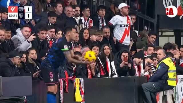 Antoñito, os insultos a Quique e o dedo a Ocampos: "Se em vez de jogador for uma jogadora..."