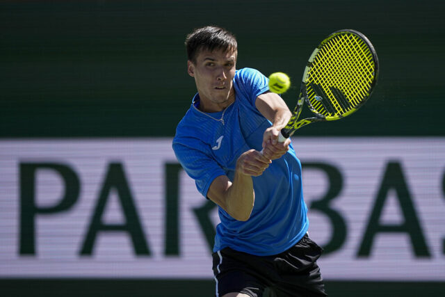 Carlos Alcaraz se vinga de Marozsan e repete as quartas de final com 50 vitórias no Masters 1000