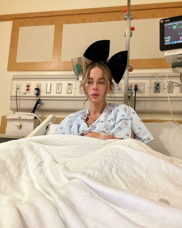 Kate Beckinsale revela que foi hospitalizada com fotos chorosas dela mesma em um hospital