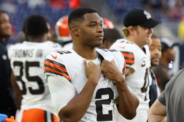 HOUSTON, TEXAS - 24 DE DEZEMBRO: Amari Cooper nº 2 do Cleveland Browns reage no final do jogo contra o Houston Texans no NRG Stadium em 24 de dezembro de 2023 em Houston, Texas.