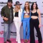 Billy Ray Cyrus, Tish Cyrus, Brandi Cyrus e Noah Cyrus no Billboard Music Awards 2017