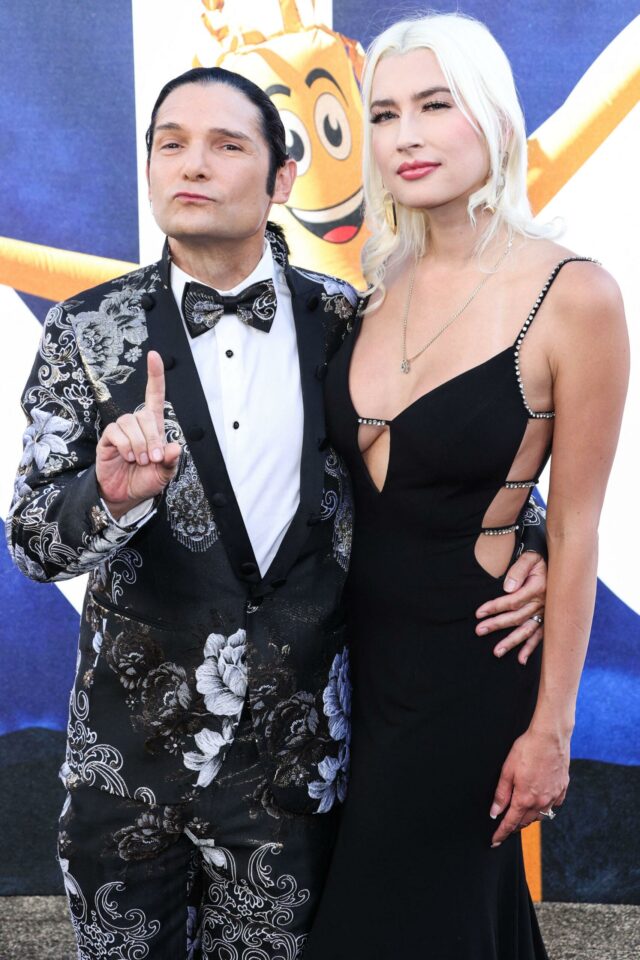 Corey Feldman e Courtney Anne Mitchell na estreia mundial de 'Nope' da Universal Pictures