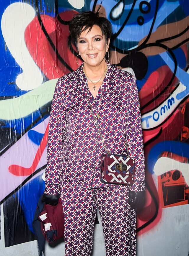 Kris Jenner no desfile da Tommy Hilfiger durante a New York Fashion Week