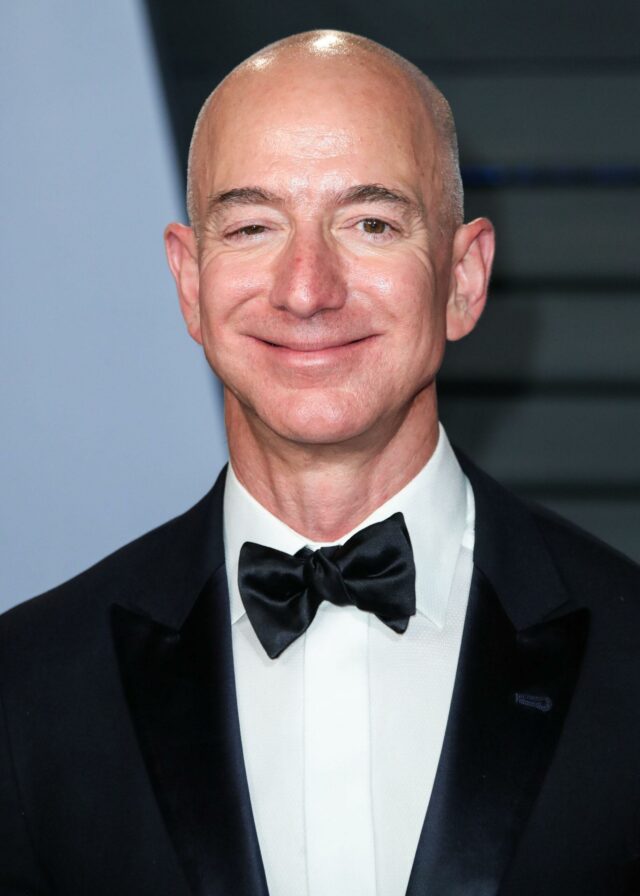 Jeff Bezos destrona Elon Musk para se tornar a pessoa mais rica do mundo… de novo