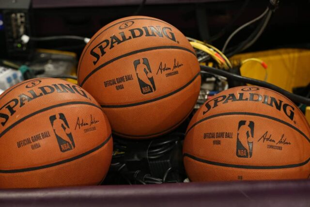 Bolas de jogo da NBA antes do jogo Portland Trail Blazers contra Los Angles Lakers em 14 de novembro de 2018, no Staples Center em Los Angeles, CA.