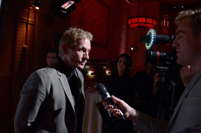 O jornalista da ESPN Skip Bayless participa da 7ª Gala Anual dos Heróis da IAVA na Cipriani 42nd Street em 12 de novembro de 2013 na cidade de Nova York.