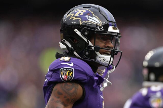 BALTIMORE, MARYLAND - 28 DE JANEIRO: Zay Flowers # 4 do Baltimore Ravens comemora após um touchdown contra o Kansas City Chiefs durante o primeiro quarto do AFC Championship Game no M&T Bank Stadium em 28 de janeiro de 2024 em Baltimore, Maryland.