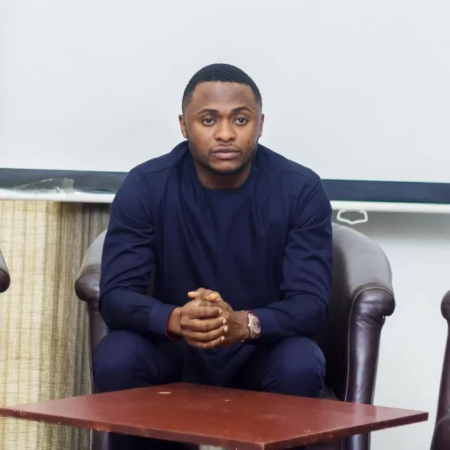 senhora denuncia a dívida de Ubi Franklin