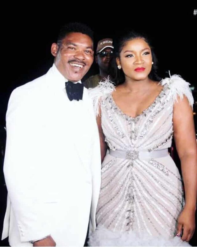 Omotola Jalade e seu marido aniversário de casamento 