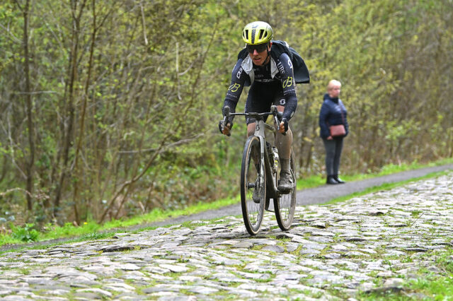 O drama do último em Paris-Roubaix a 48 minutos de Van der Poel: “São os Jogos Vorazes”