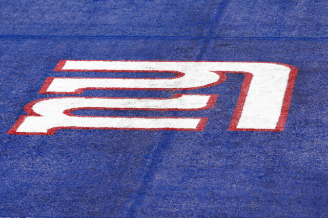 O logotipo do New York Giants é visto durante o jogo contra o Arizona Cardinals no MetLife Stadium em 13 de dezembro de 2020 em East Rutherford, Nova Jersey.