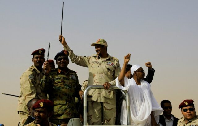 Tenente General Mohamed Hamdan Dagalo, vice-chefe do conselho militar e chefe das Forças paramilitares de Apoio Rápido (RSF)