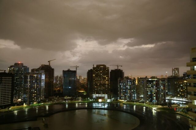 Uma vista mostra a cidade durante uma tempestade em Dubai