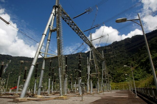 Uma usina hidrelétrica no interior do Equador.