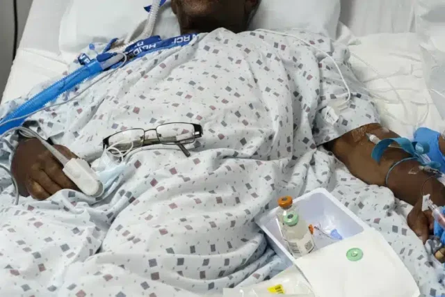 Homem conta por que separou seus amigos após passar por uma cirurgia nas costas 