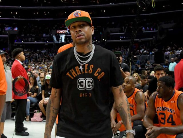 Allen Iverson capitão do Ball Hogs durante o jogo BIG3 contra a 3's Company no Staples Center em 13 de agosto de 2017 em Los Angeles, Califórnia.