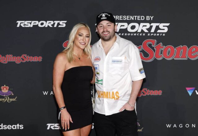 Emily Wilkinson e Baker Mayfield comparecem à festa do Super Bowl da Rolling Stone de 2023 no The Clayton House em 10 de fevereiro de 2023 em Scottsdale, Arizona.