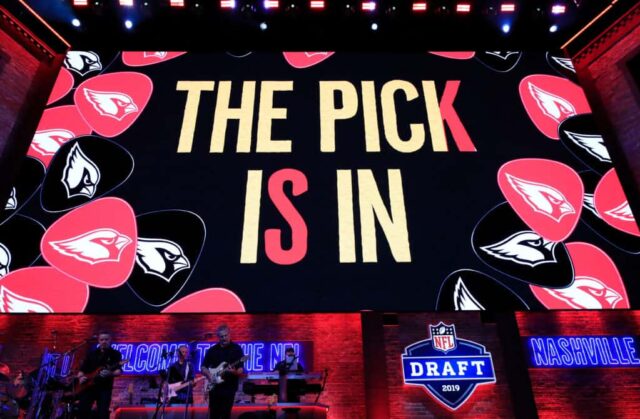 Uma visão geral de como os Arizona Cardinals fazem sua escolha geral do draft durante a primeira rodada do Draft da NFL de 2019 em 25 de abril de 2019 em Nashville, Tennessee.