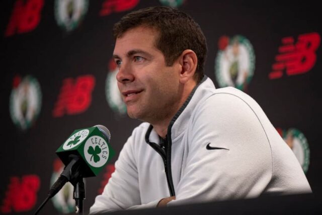 O presidente de operações de basquete, Brad Stevens, do Boston Celtics, discursa à mídia durante o Boston Celtics Media Day no Auerbach Center em 2 de outubro de 2023 em Boston, Massachusetts.