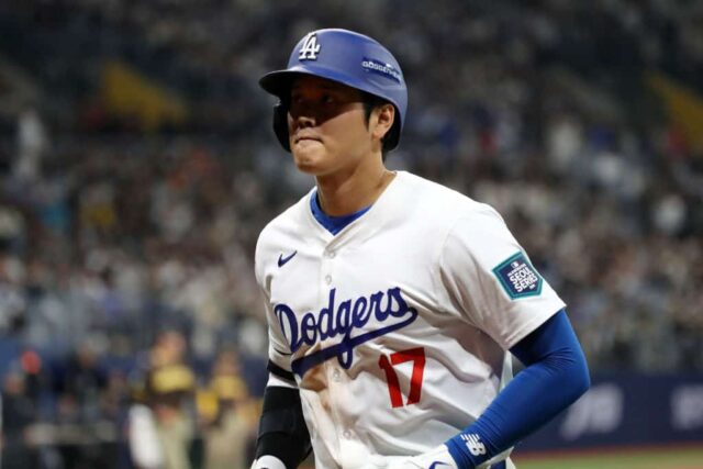 Shohei Ohtani # 17 do Los Angeles Dodgers reage após acertar uma mosca de sacrifício no segundo turno durante o jogo da Série Seul de 2024 entre San Diego Padres e Los Angeles Dodgers no Gocheok Sky Dome em 21 de março de 2024 em Seul, Coreia do Sul.