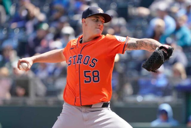 Hunter Brown #58 do Houston Astros lança o primeiro inning contra o Kansas City Royals no Kauffman Stadium em 11 de abril de 2024 em Kansas City, Missouri. 