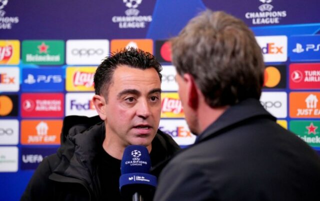 Xavi ficou furioso com o árbitro após a eliminação do Barcelona na Liga dos Campeões